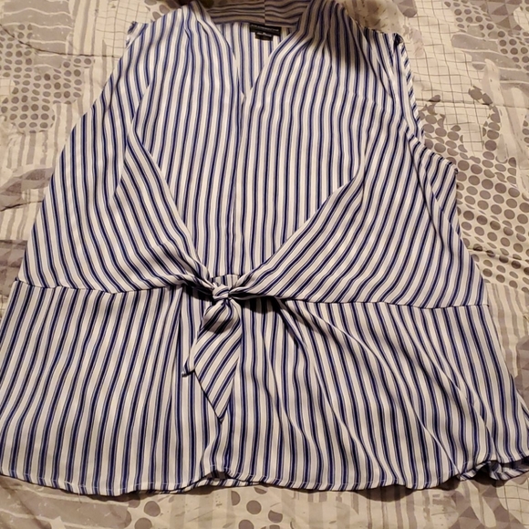 Very cute sleeveless brand is LIZ CLAIBORNE - Picture 1 of 2